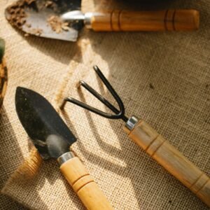 Wooden handled garden hand tool set